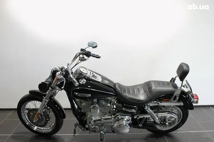 Harley-Davidson FXDC Image 5